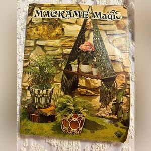 Macrame Magic Instructional Magazine from 1975 by Craft Course Publishers 23 pp